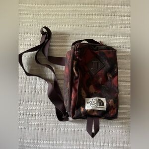 The North Face Berkley crossbody bag. Used twice. Excellent condition.